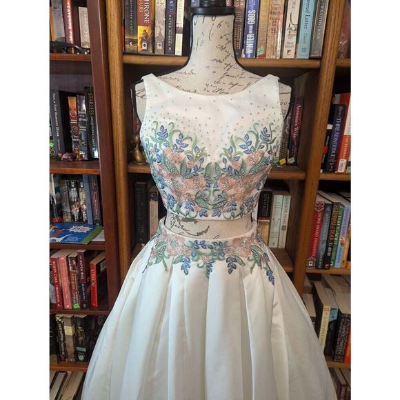 Tiffany Designs Women’s Size 4 White Ivory Floral Prom Maxi Dress Gown Two Piece - Picture 2 of 8